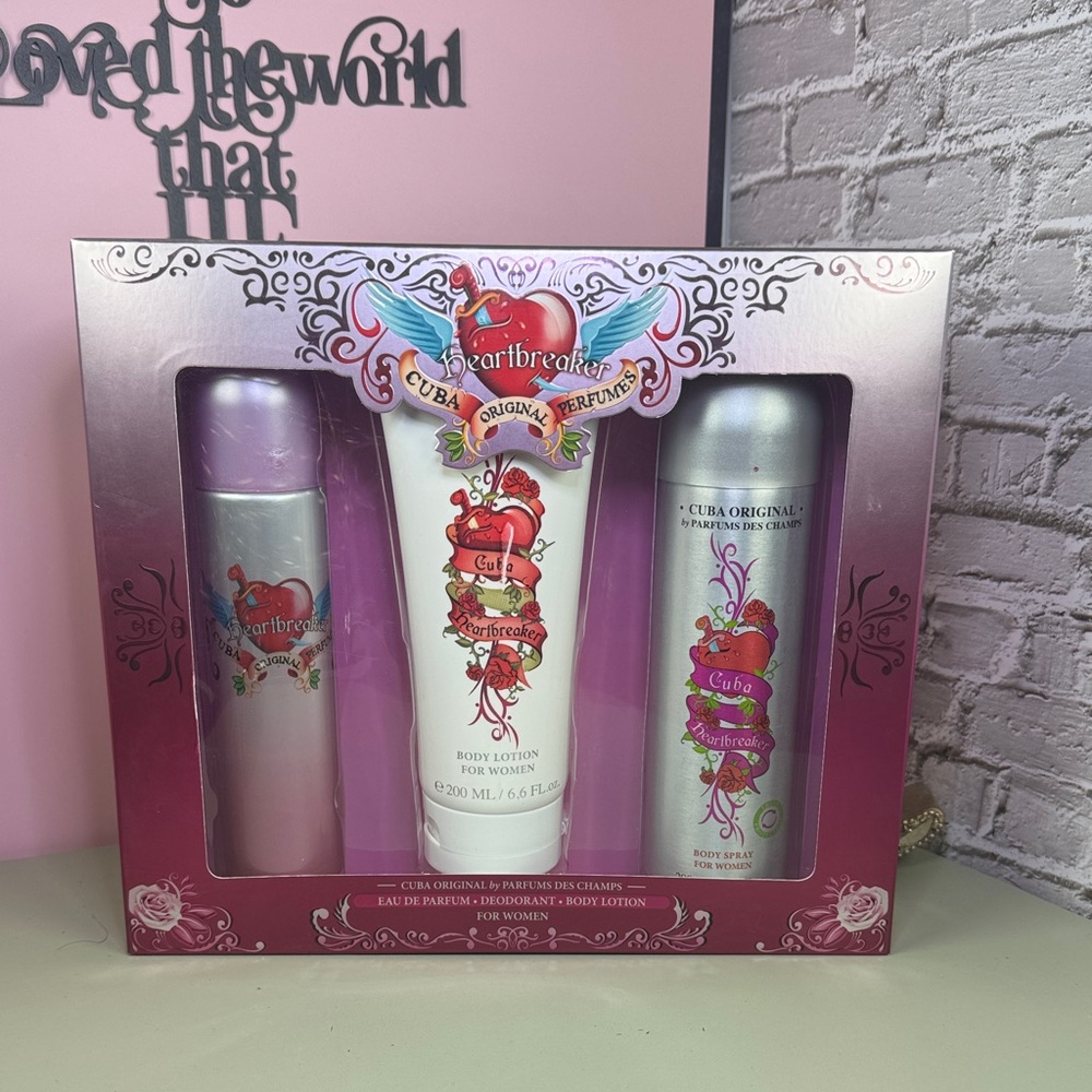 Heartbreaker Body Wash Set - Pink & Silver
New and sealed-Original